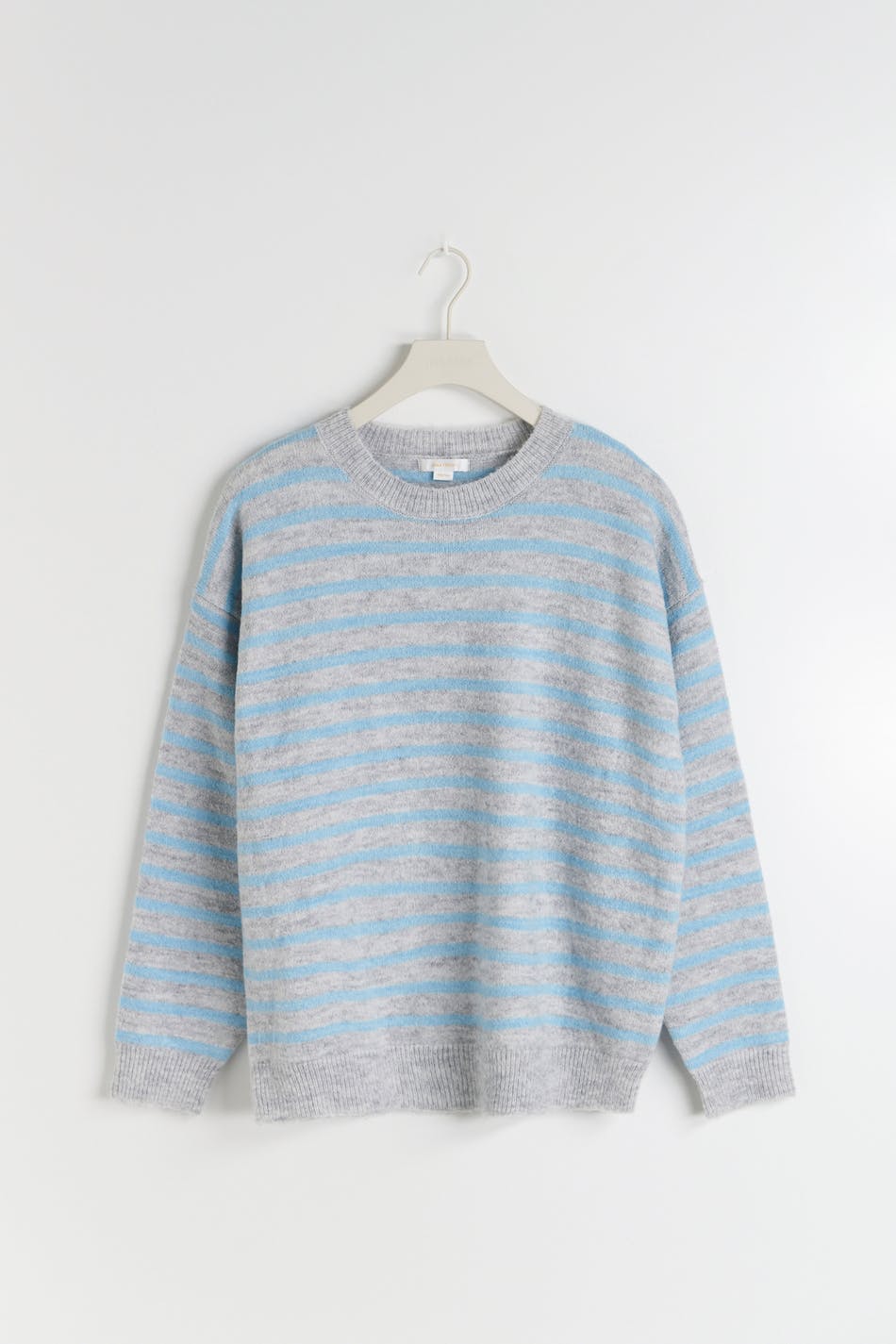 Y basic knitted sweater