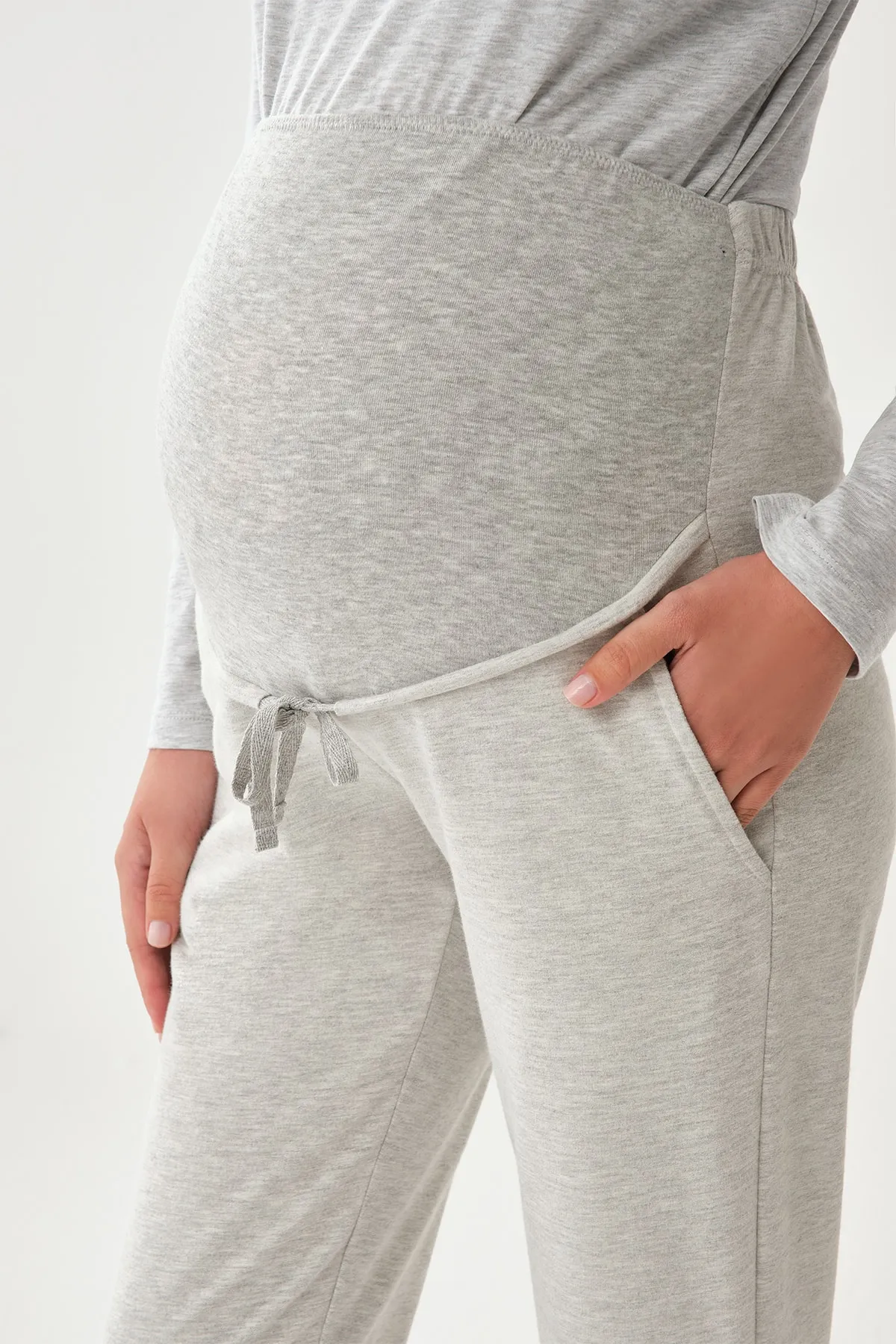 Dagi  Schwangere Joggerin in Grau-Melange