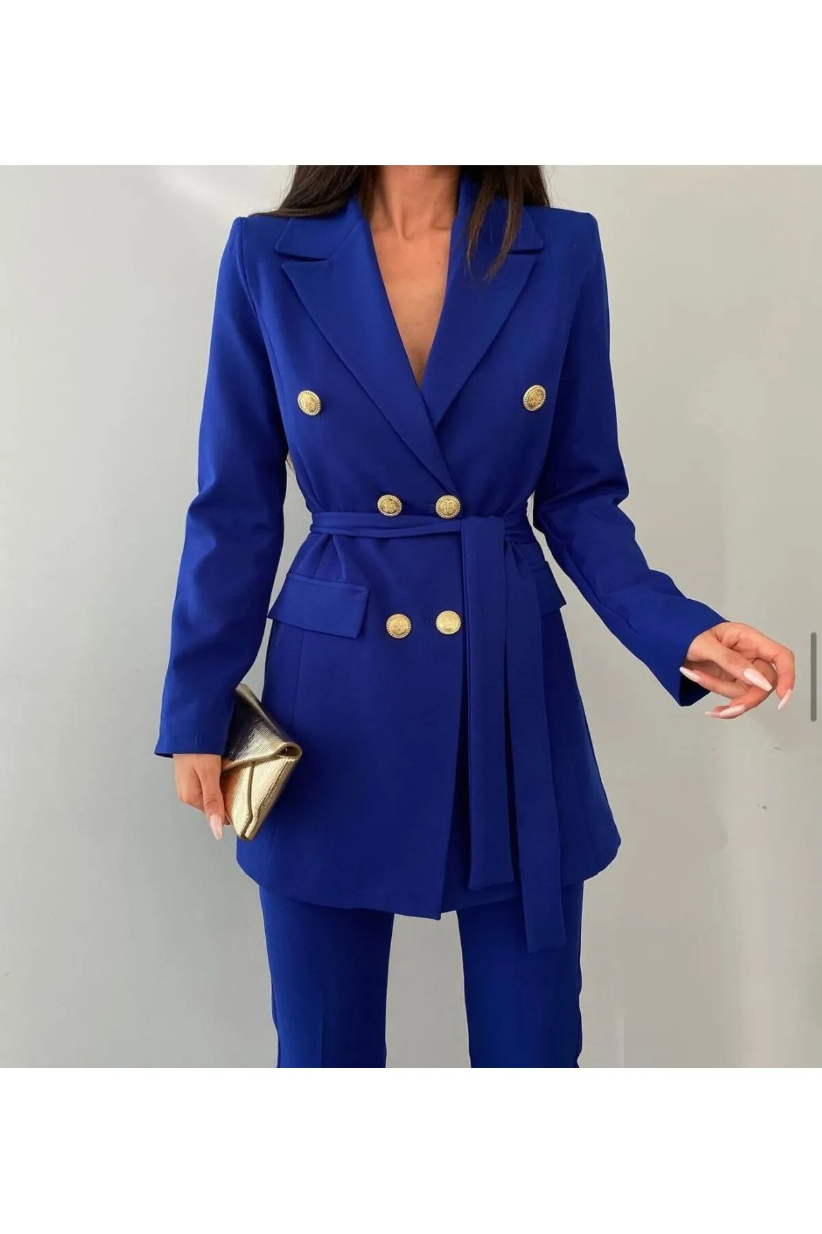 SONREİR  Knopfdetail zum Binden von Jacke und Hose