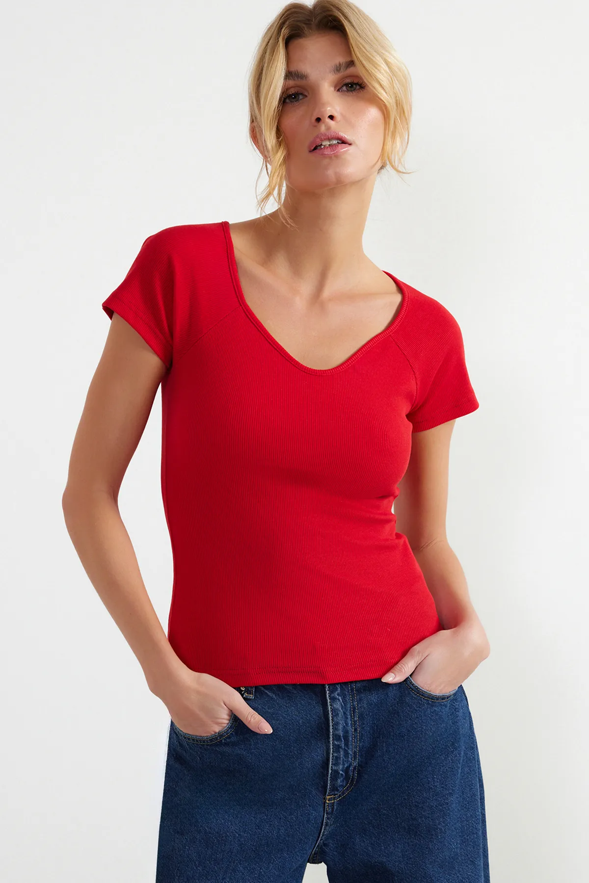 Trendyol Collection  Rote, taillierte Strickbluse aus Baumwollstretch TWOSS21BZ0579