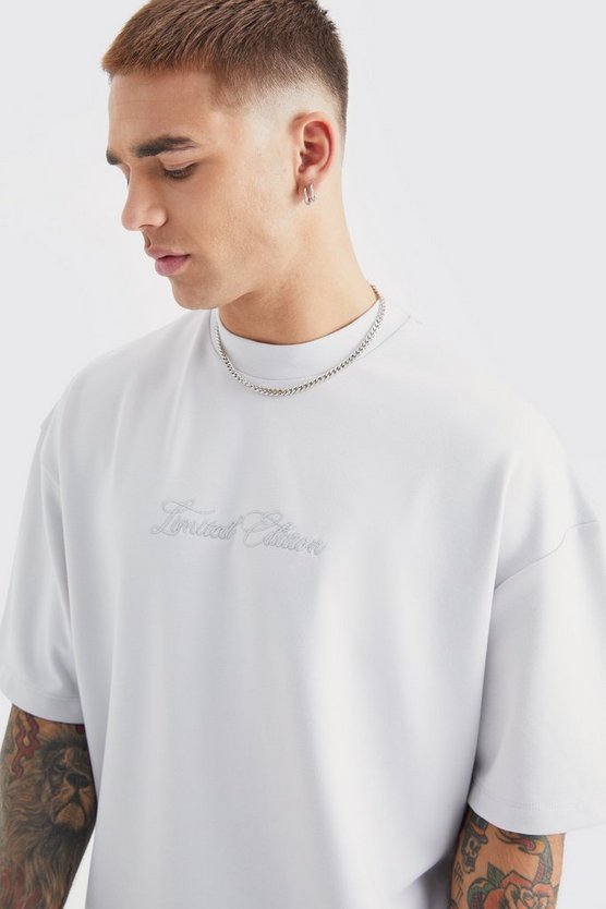 Kastiges Oversize Premium T-Shirt mit Stickerei