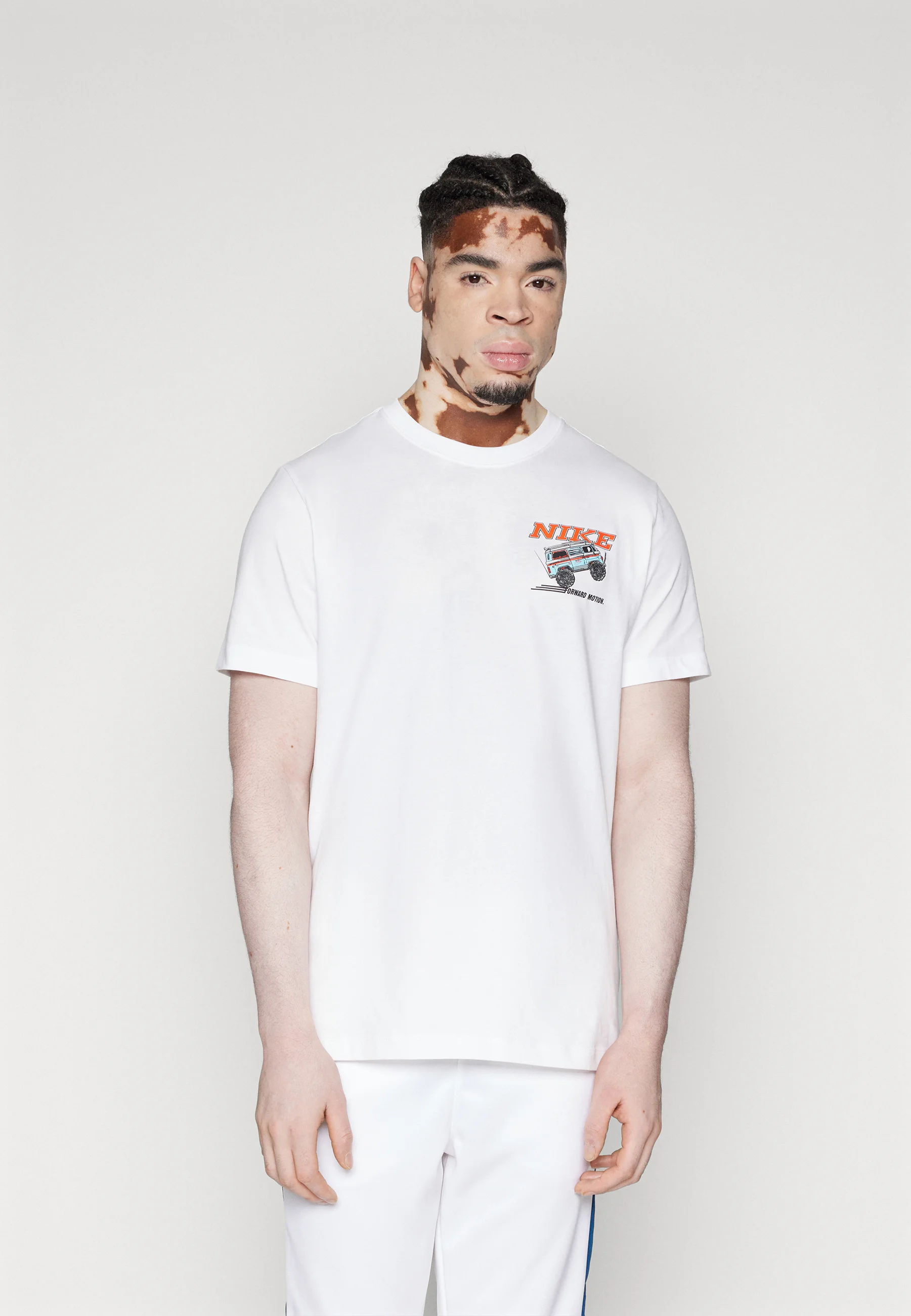 Nike Sportswear RALLY - Camiseta con estampado