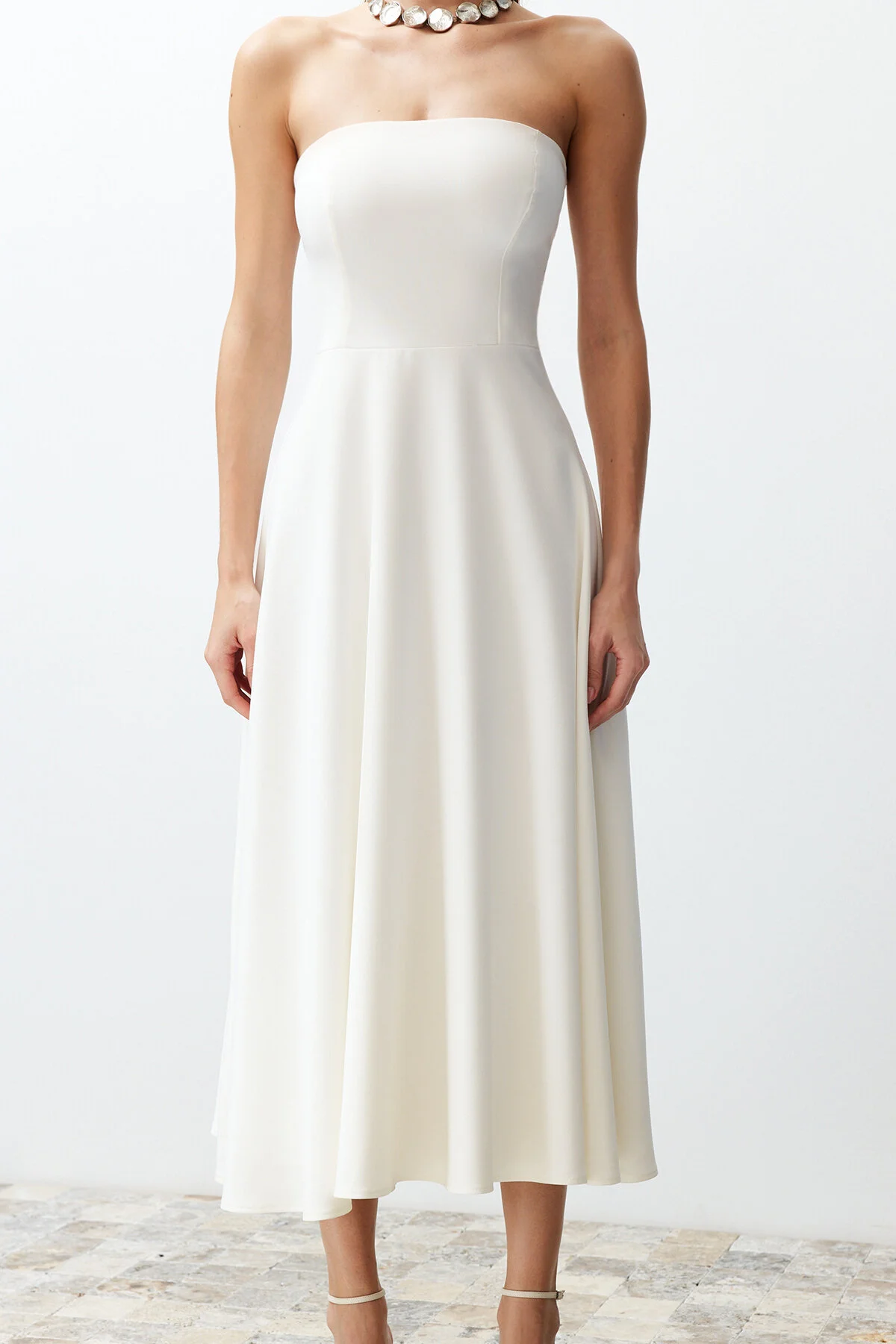 Trendyol Collection  Weißes Brautkleid mit Taillenöffnung/Skater-Hochzeit/langes Nikah-Abendkleid TPRSS24EL00139