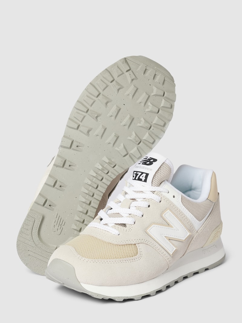 Sneaker mit Label-Detail in beige