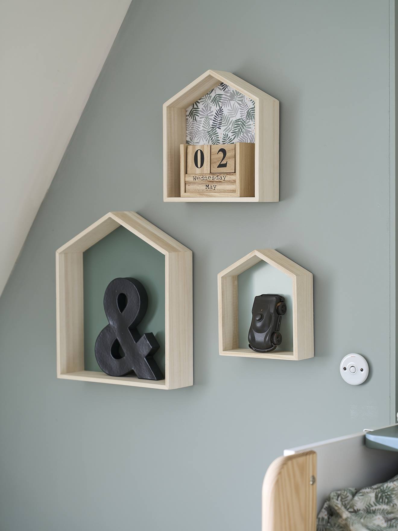 Lot de 3 étagères maison bois rose