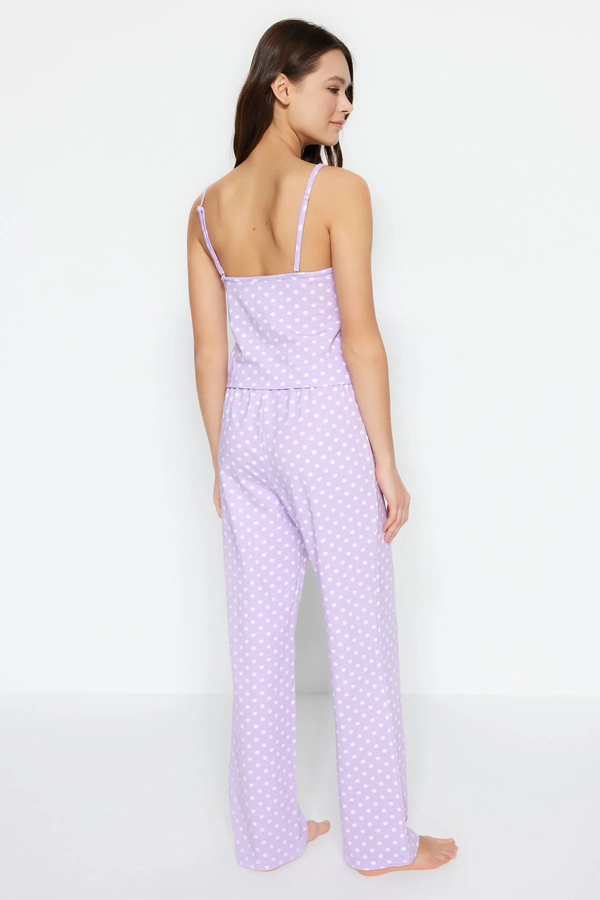 Trendyol Collection  Lilafarbenes Pyjama-Set aus Baumwollstrick mit Punkten und Seilträgern THMSS23PT00226