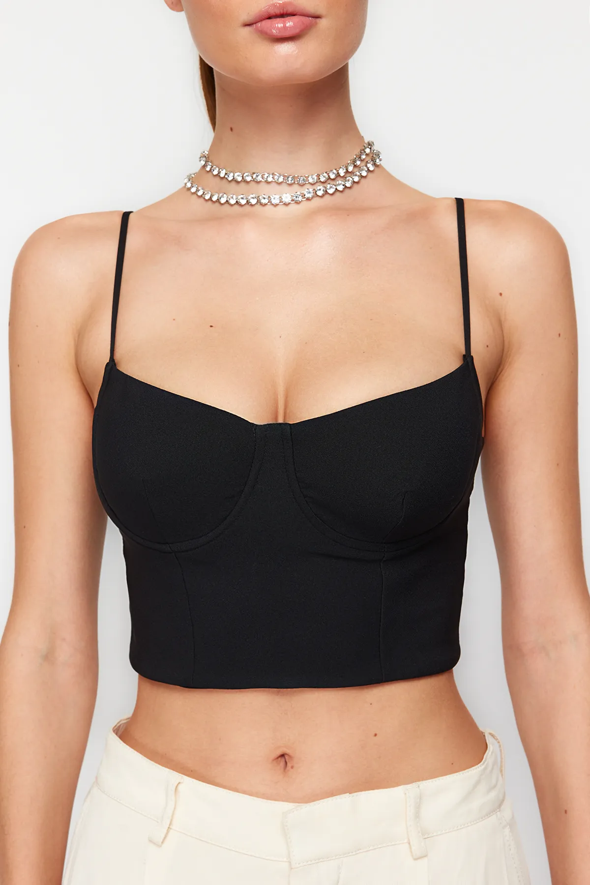 Trendyol Collection  Schwarzes, bauchfreies, gewebtes Korsett mit detailliertem Bustier