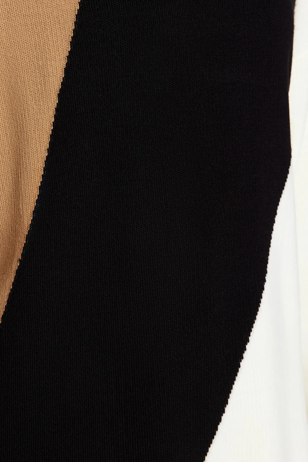 Trendyol Modest  Beigefarbener Farbblock-Strickpullover mit hohem Kragen TCTAW24AK00006