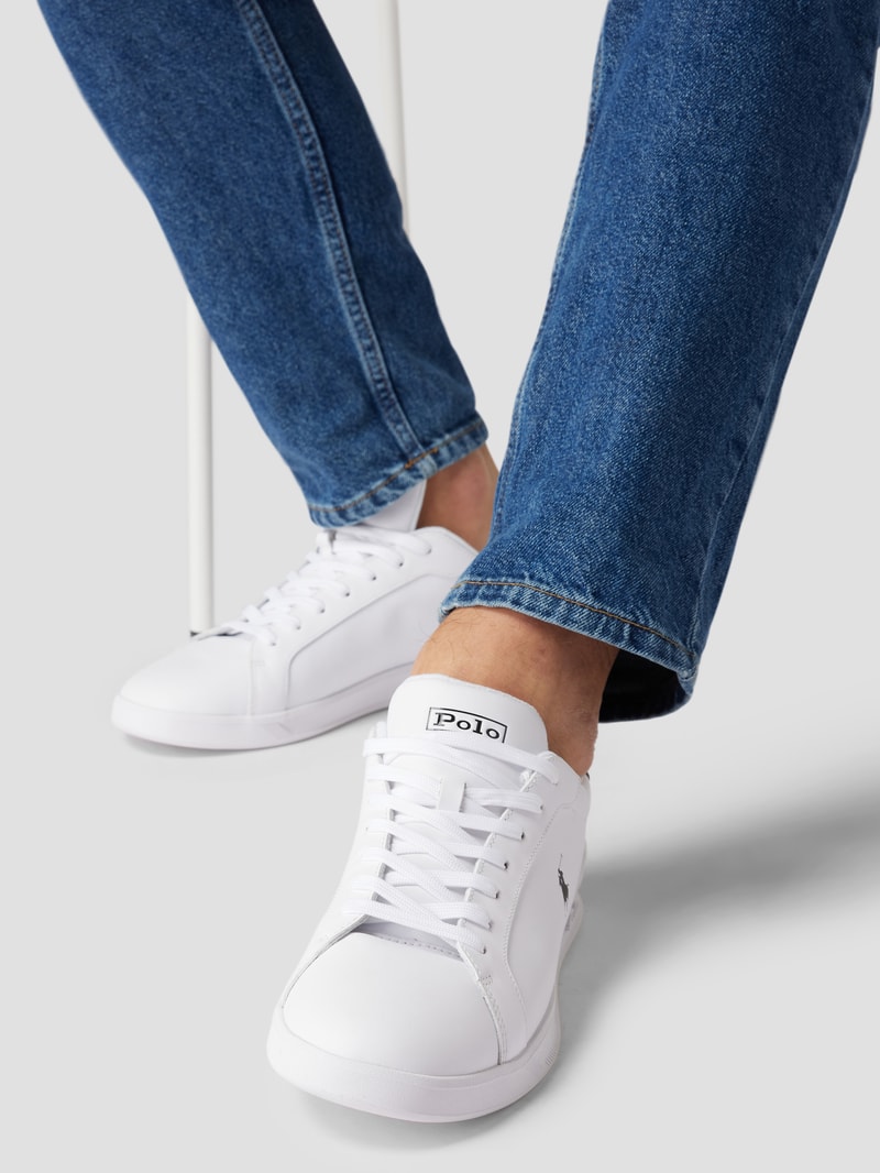 Sneaker mit Label-Print in weiß