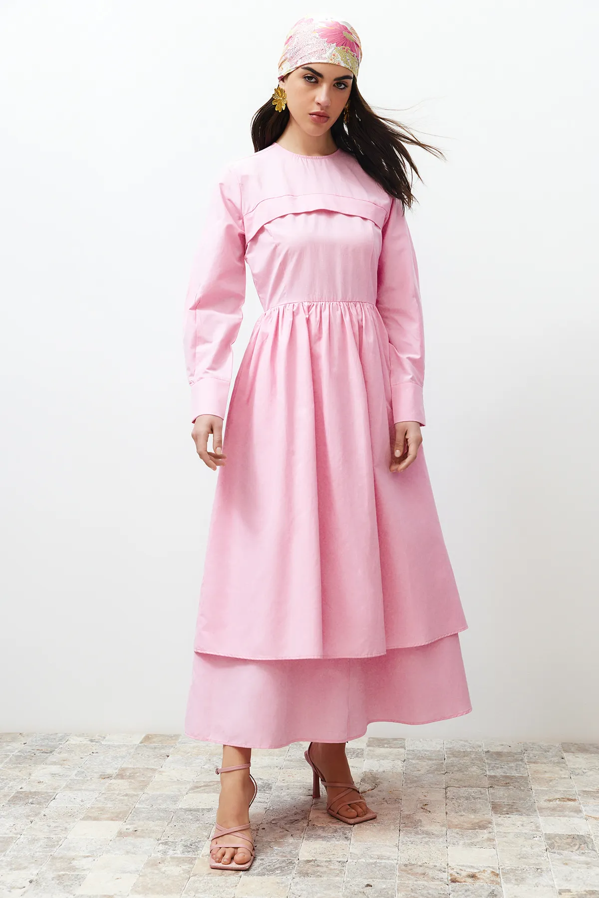 Trendyol Modest  Rosa Kleid mit schlichtem Webmuster und detaillierter Vorderseite TCTSS24EB00144