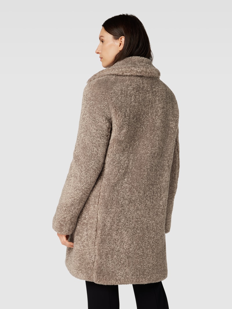 Mantel aus Teddyfell in taupe