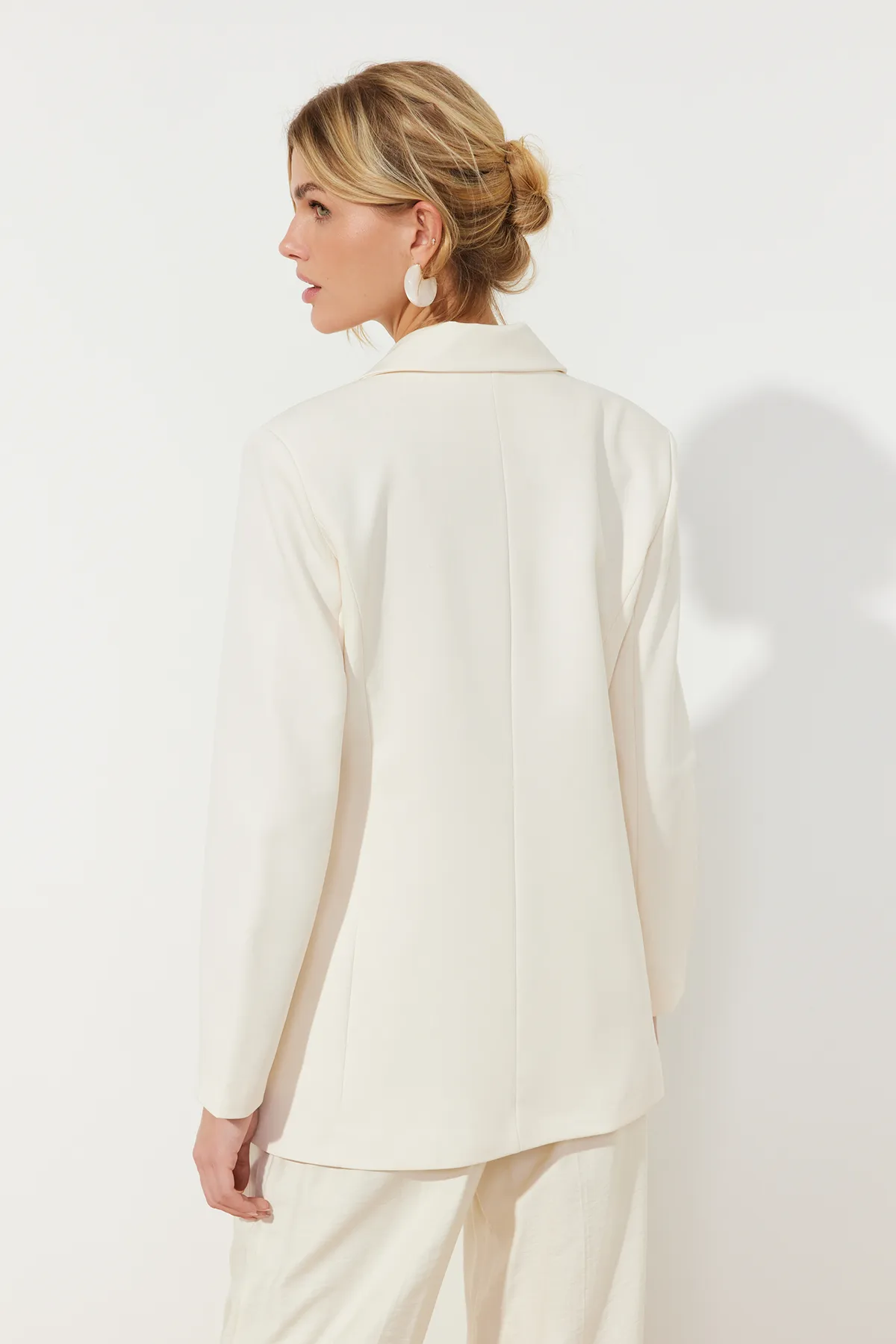 Trendyol Collection  Stone Woven Accessoire Detaillierte reguläre Blazerjacke TWOSS24BC00012