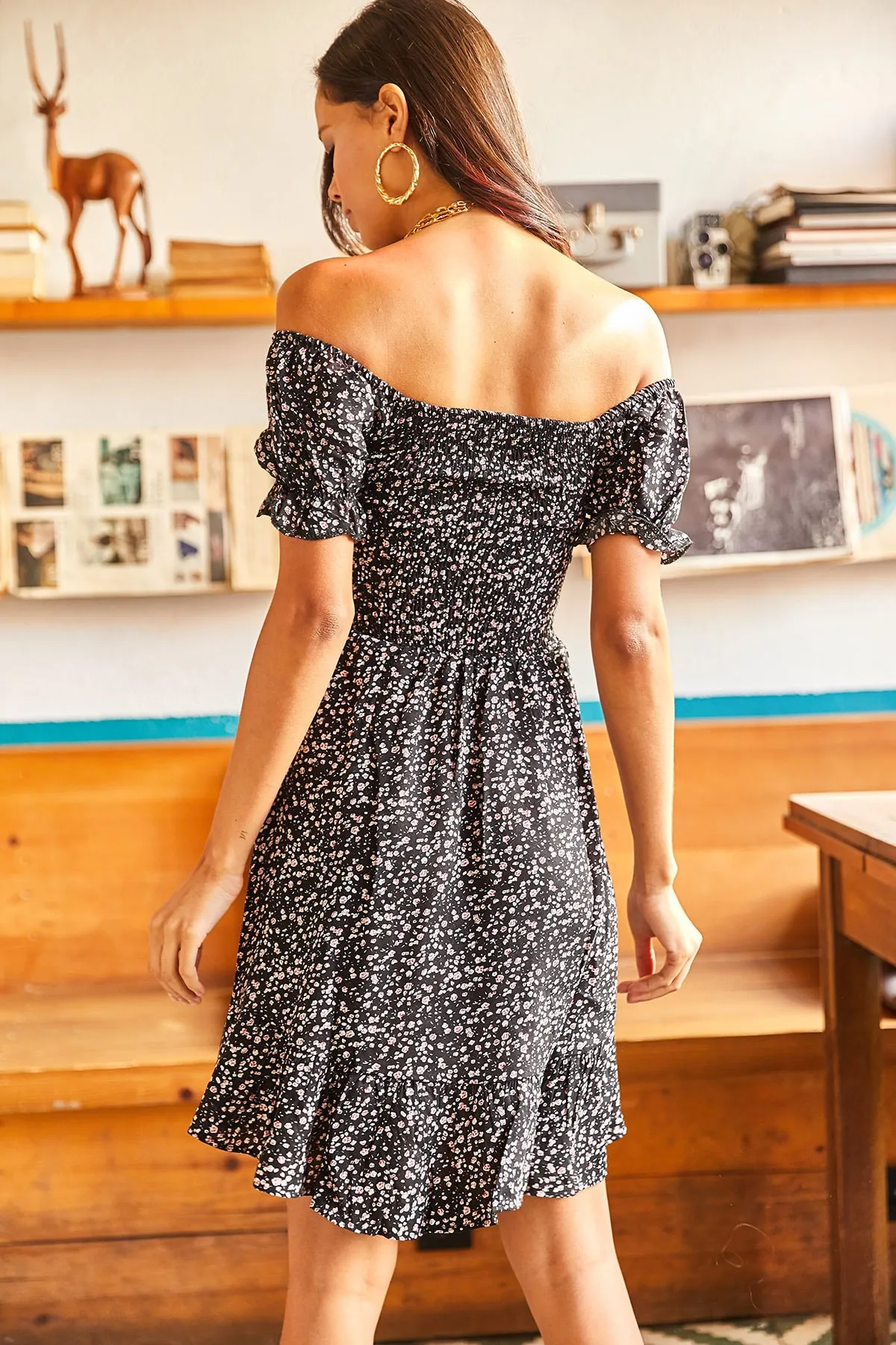 Olalook  Schwarzes, ausgestelltes Kleid mit Gimped-Kragen zum Binden für Damen ELB-19001190