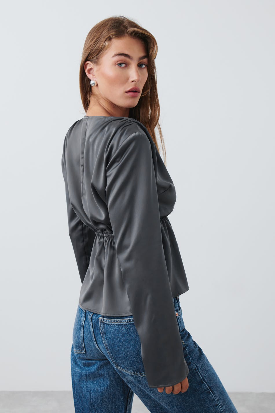 Shoulder pads blouse