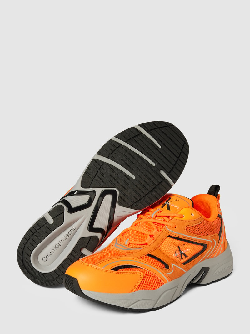 Sneaker mit Label-Print in orange