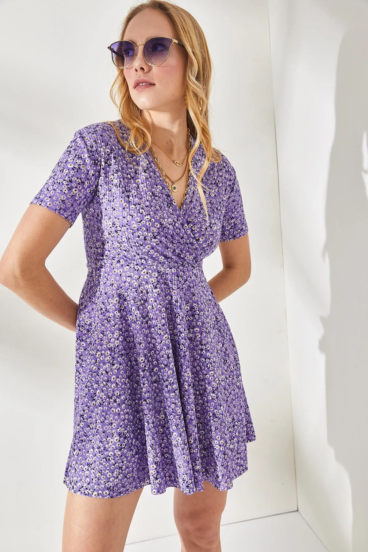 Olalook  Lilafarbenes Little Daisy Zweireihiges, ausgestelltes Kleid mit Kragen für Damen ELB-19001846