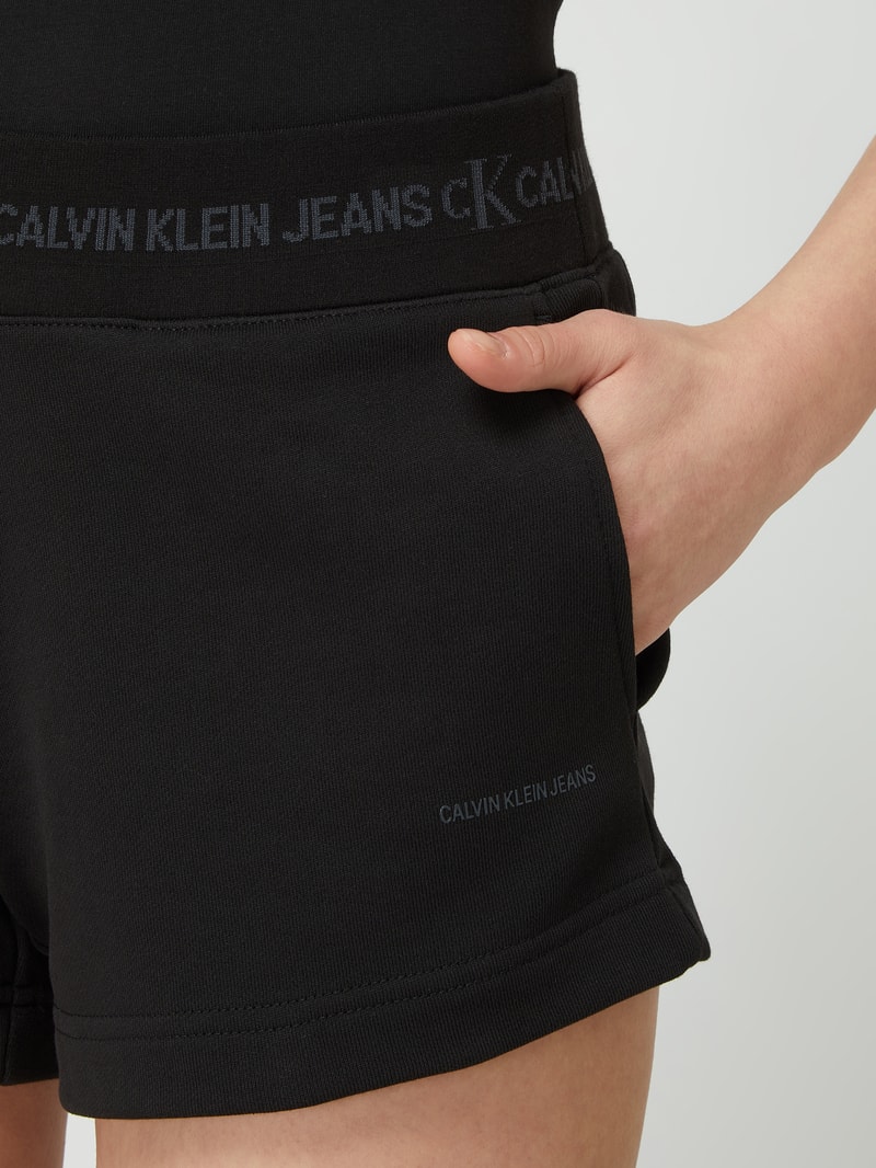 Sweatshorts aus Bio-Baumwolle  in schwarz