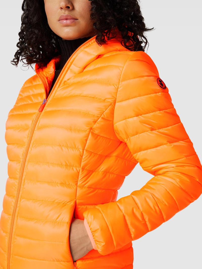 Steppjacke mit Label-Patch Modell 'KYLA' in neon orange