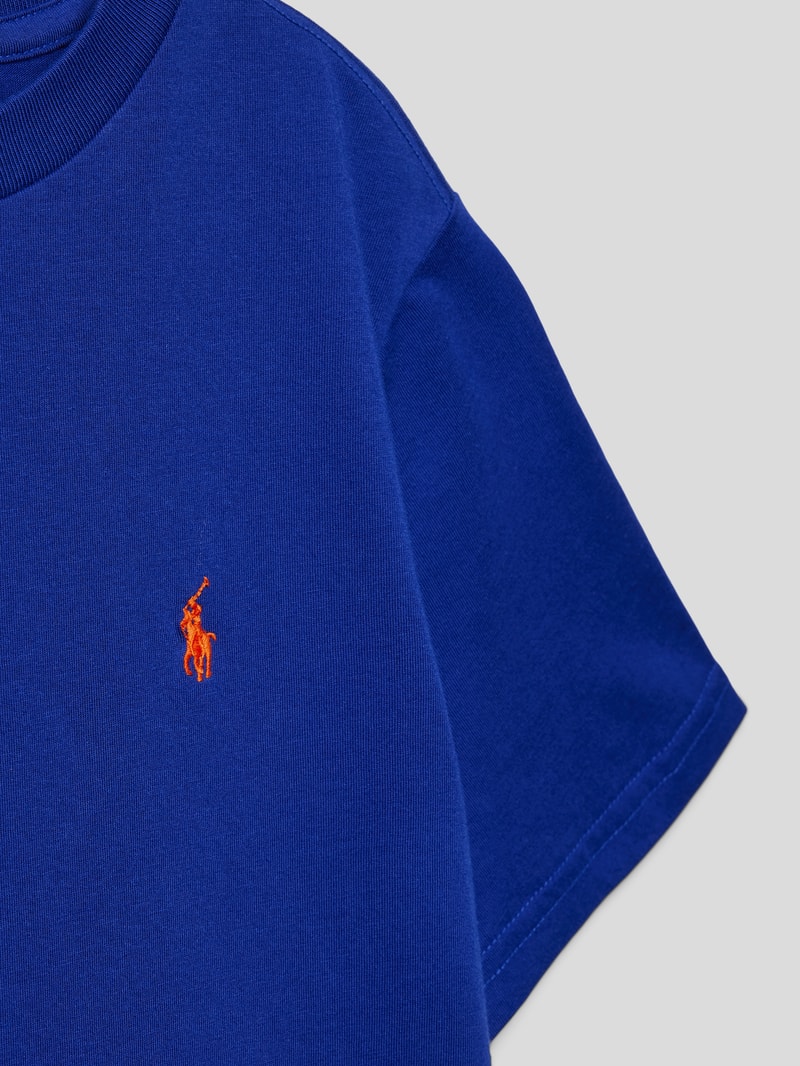 T-Shirt mit Label-Stitching in royalblau