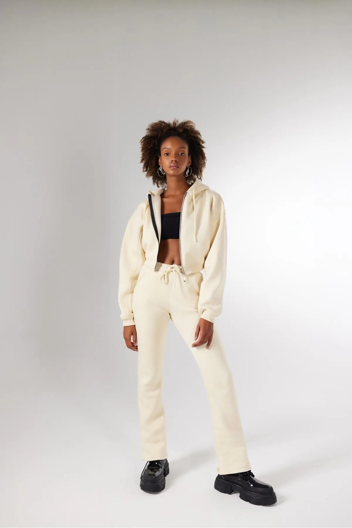 HOLLY LOLLY  Damen-Jogginghose in Beige mit hoher Taille und geradem Schnitt in Roségold