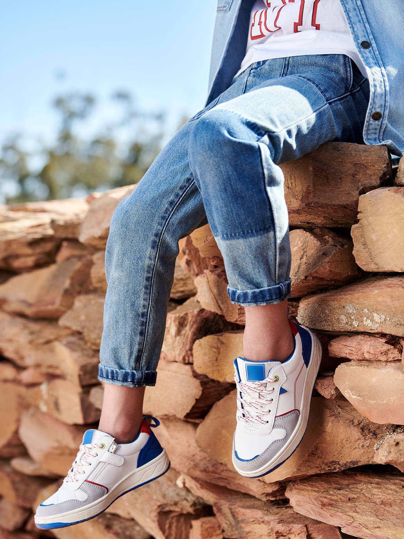 Jean droit loose effet patchs garçon denim bleached