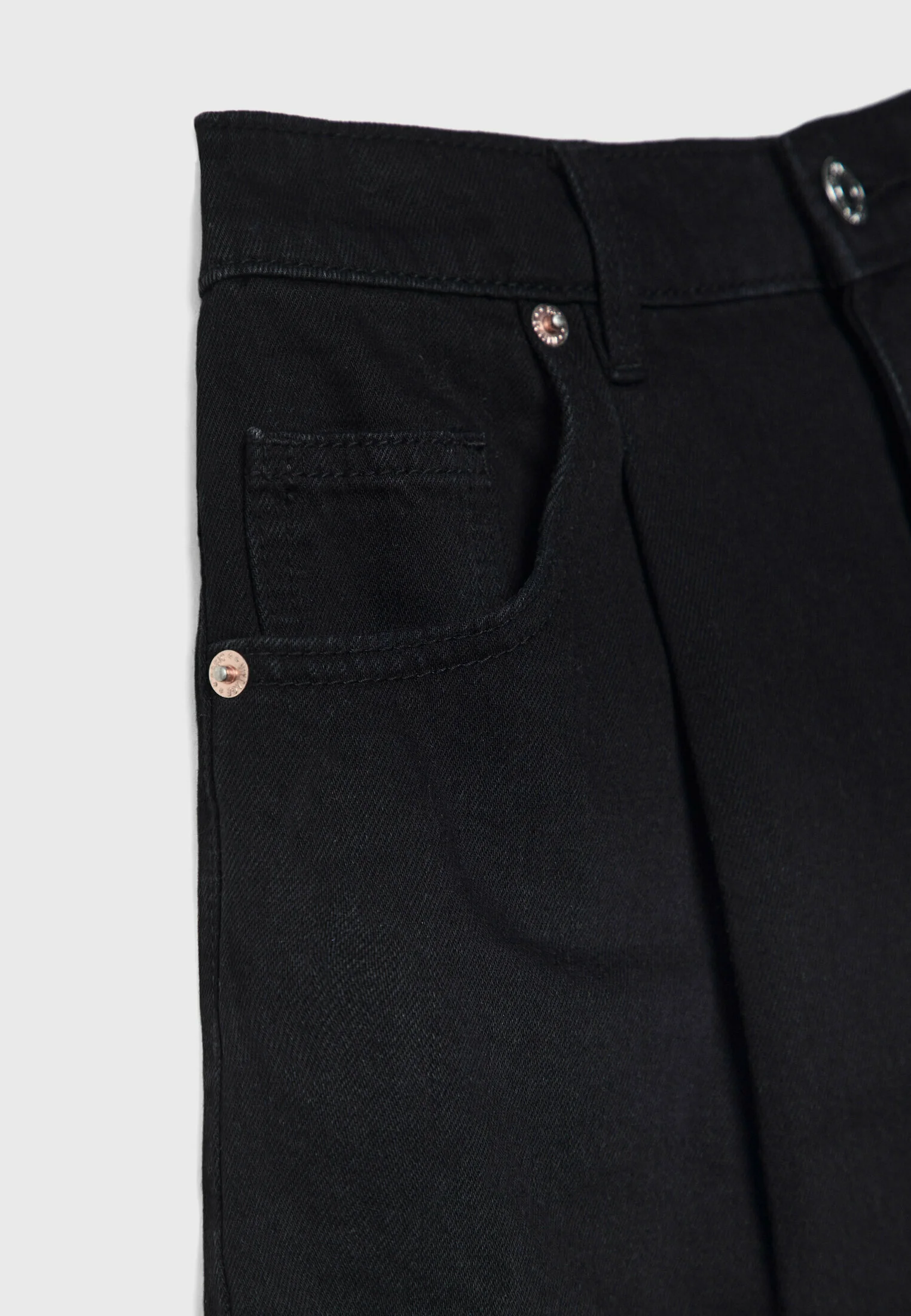 Stradivarius PLEATED BAGGY - Pantalones cortos vaqueros