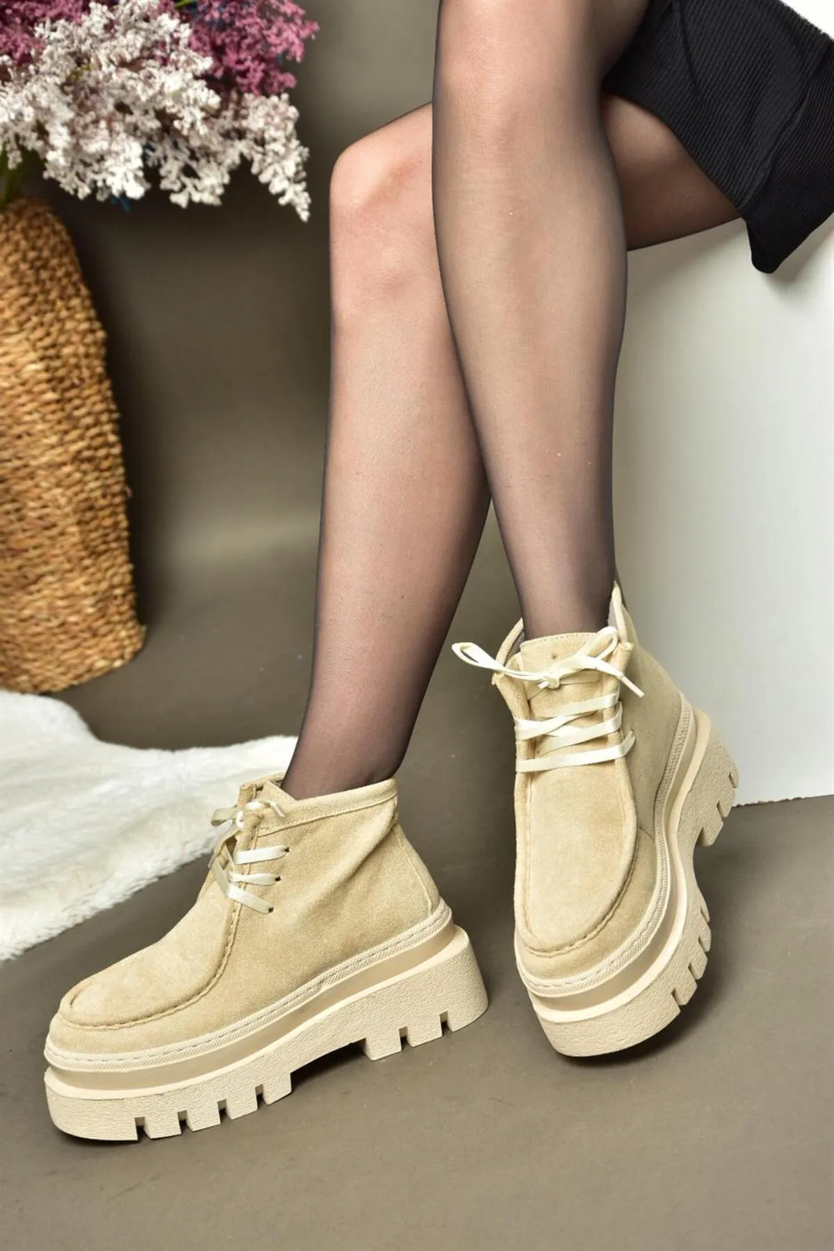 Fox Shoes  R267310202 Damenschuhe aus beigem Wildleder mit dicker Sohle