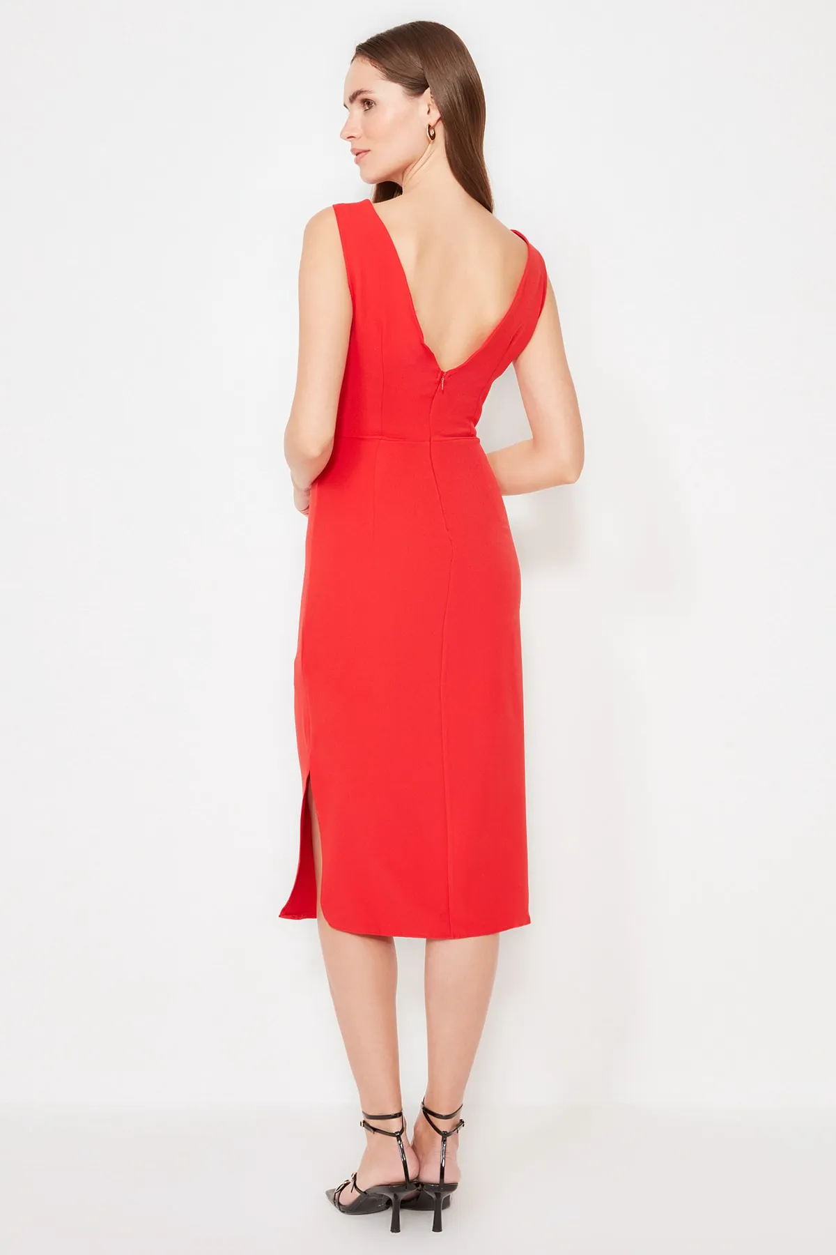 Trendyol Collection  Rotes rückenfreies Abendkleid TPRSS21EL0023