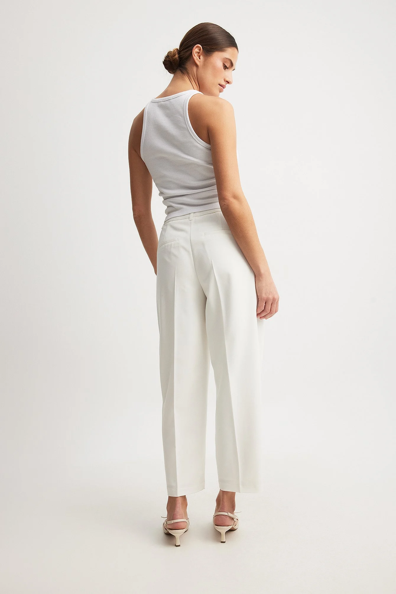 Cropped-Anzughose mit mittlerer Taille
