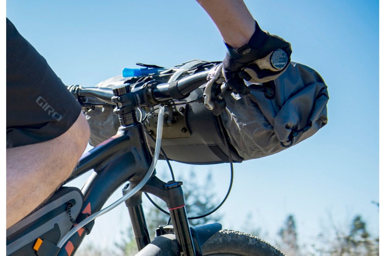 Blackburn Outpost Elite Handlebar Roll & Drybag