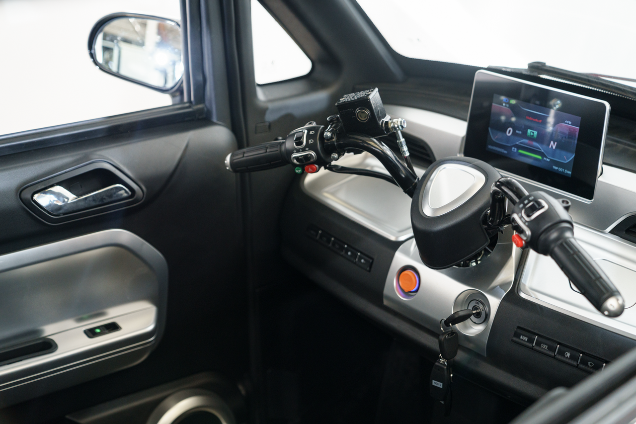 Stormborn V8 GT - 25 oder 45 km/h, Lithium-Akku, dunkelblaumetallic