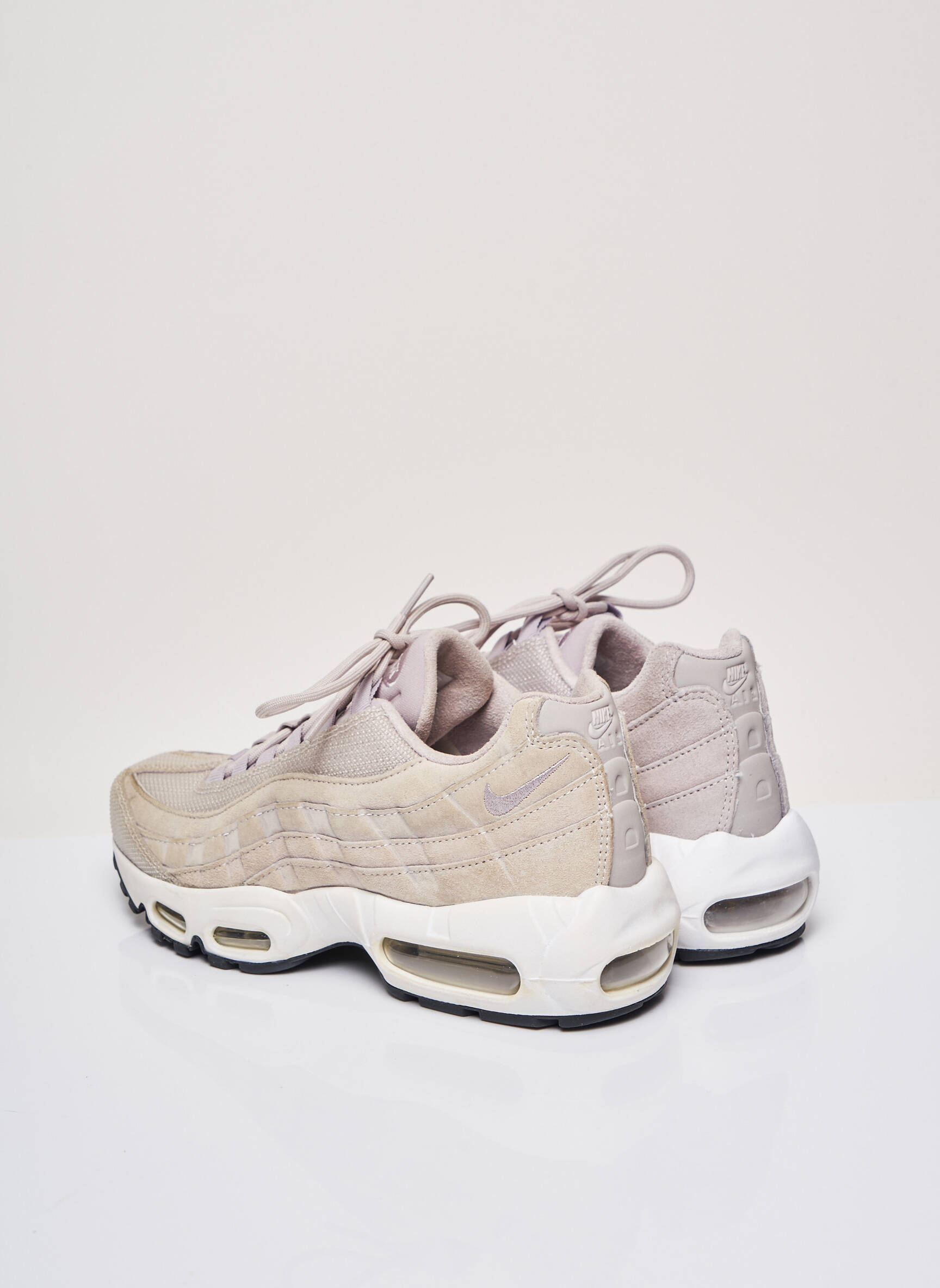 Nike Baskets Femme couleur gris