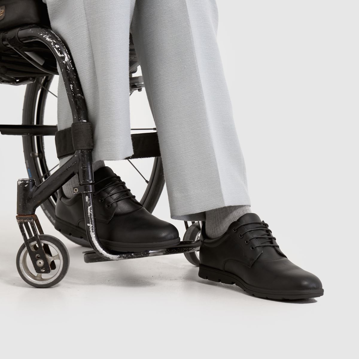 Schuh Rami Derby cipők fekete színben