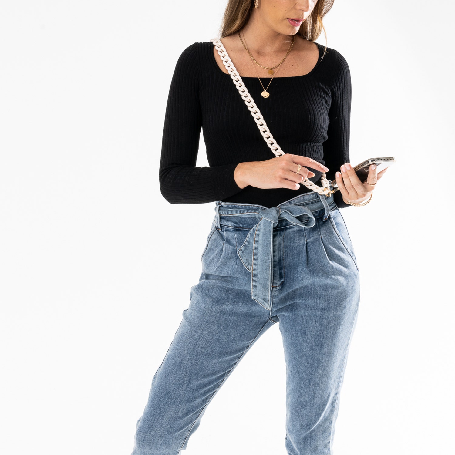 Chaîne bijou TEXTO écrue pour téléphone portable