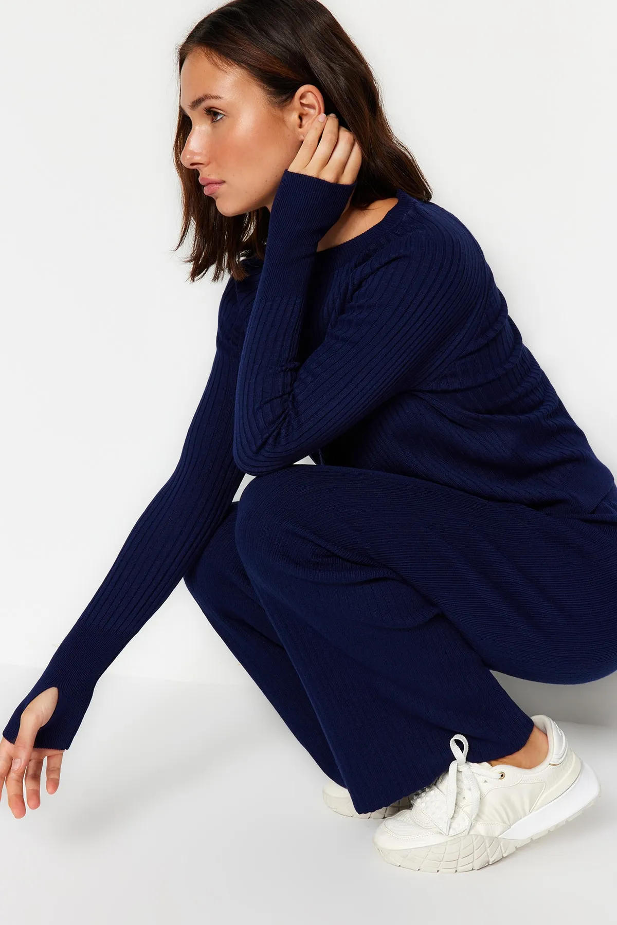Trendyol Collection  Marineblaues Strickoberteil und -unterteil-Set mit Rundhalsausschnitt TWOAW24AU00032