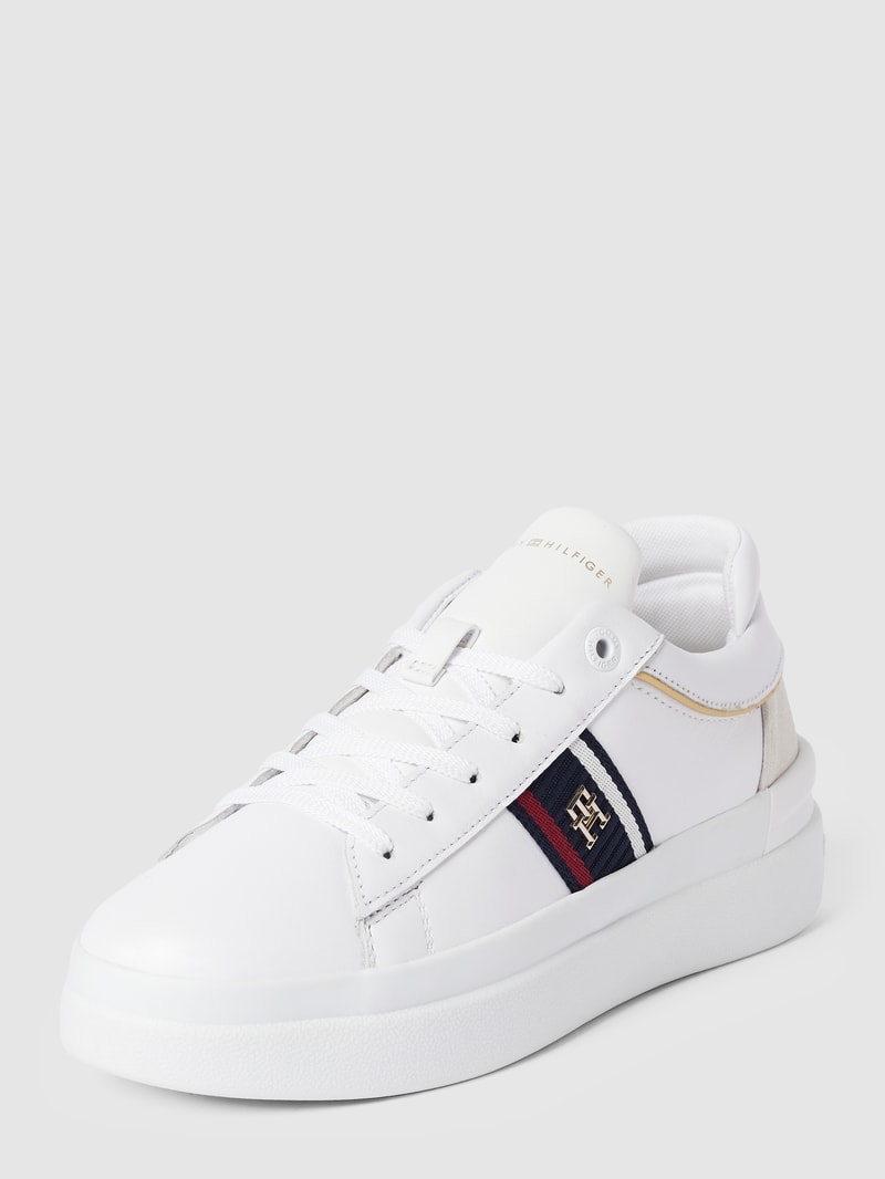 Sneaker mit Label-Detail in weiß