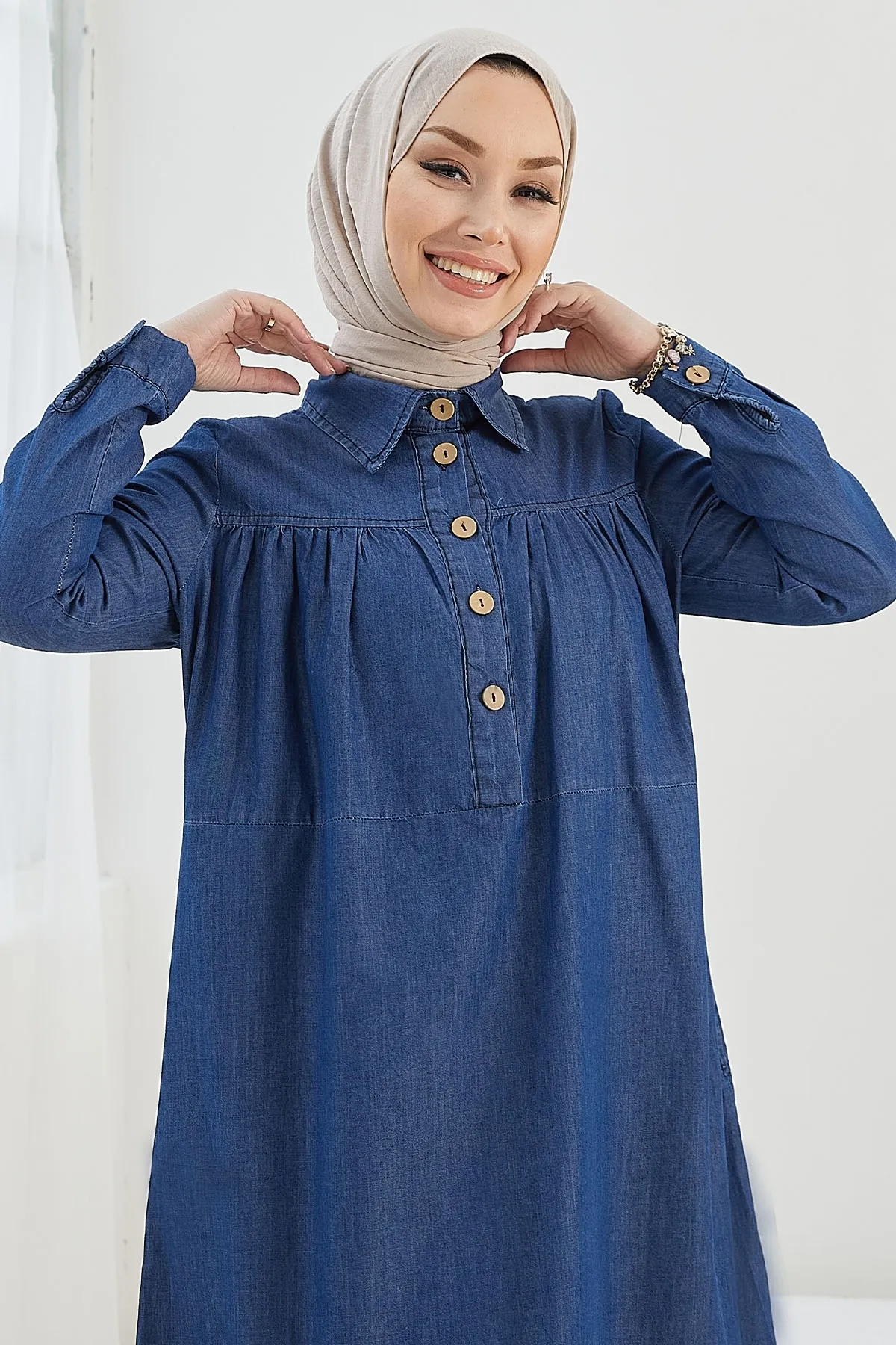 InStyle  Mandes Lockeres Jeanskleid mit Robe und Rüschen – Blau