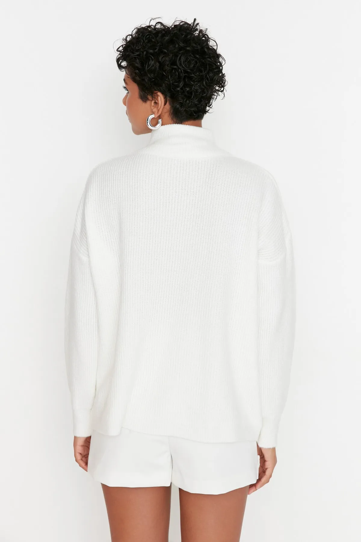 Trendyol Collection  Ecrufarbener, weich strukturierter Strickpullover mit Reißverschluss TWOAW20XS0009