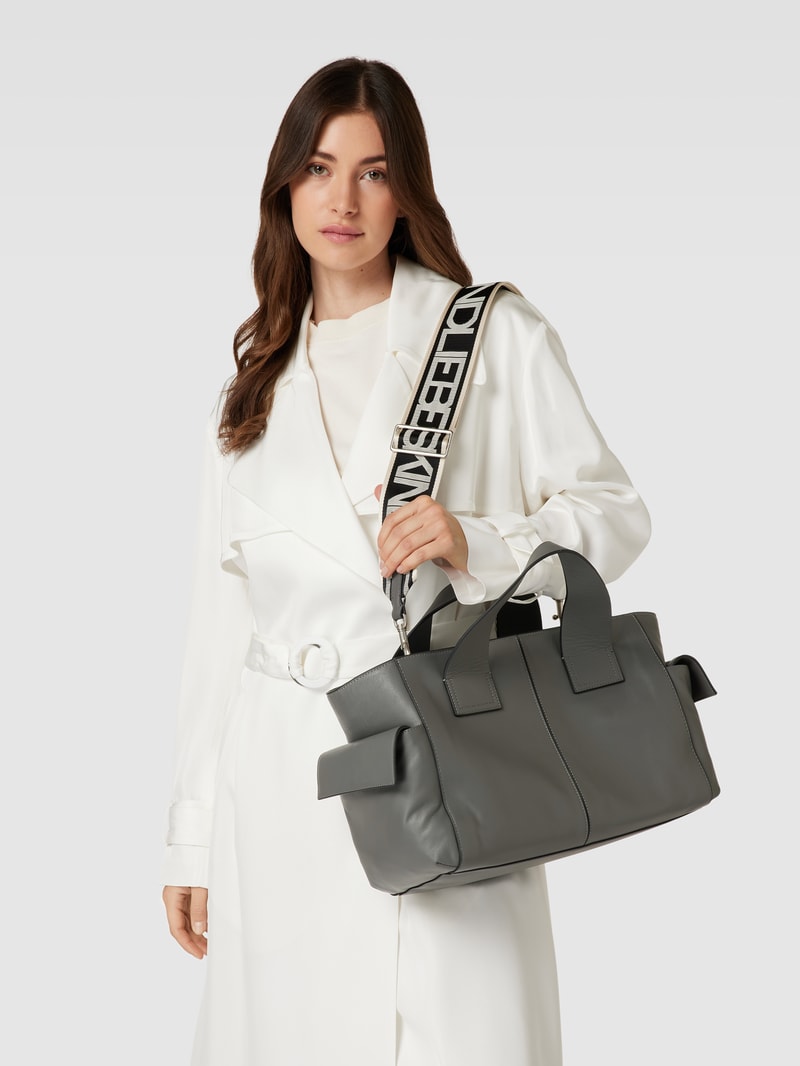 Shopper mit Label-Details Modell 'Sienna' in dunkelgrau