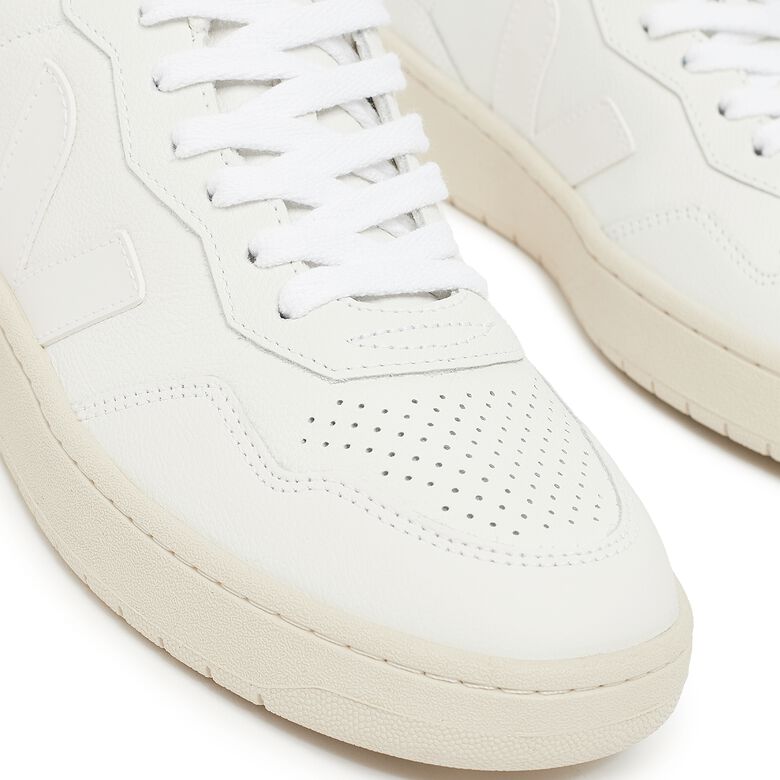 Veja V-90 Leather extra white