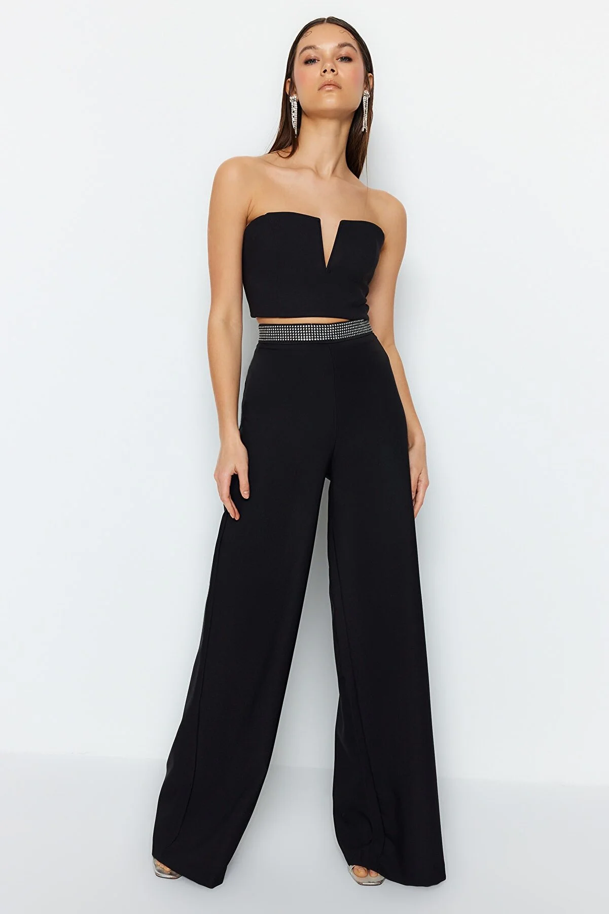 Trendyol Collection  Schwarze Hose mit Steingürtel und detailliertem Gürtel TPRSS23PL00042