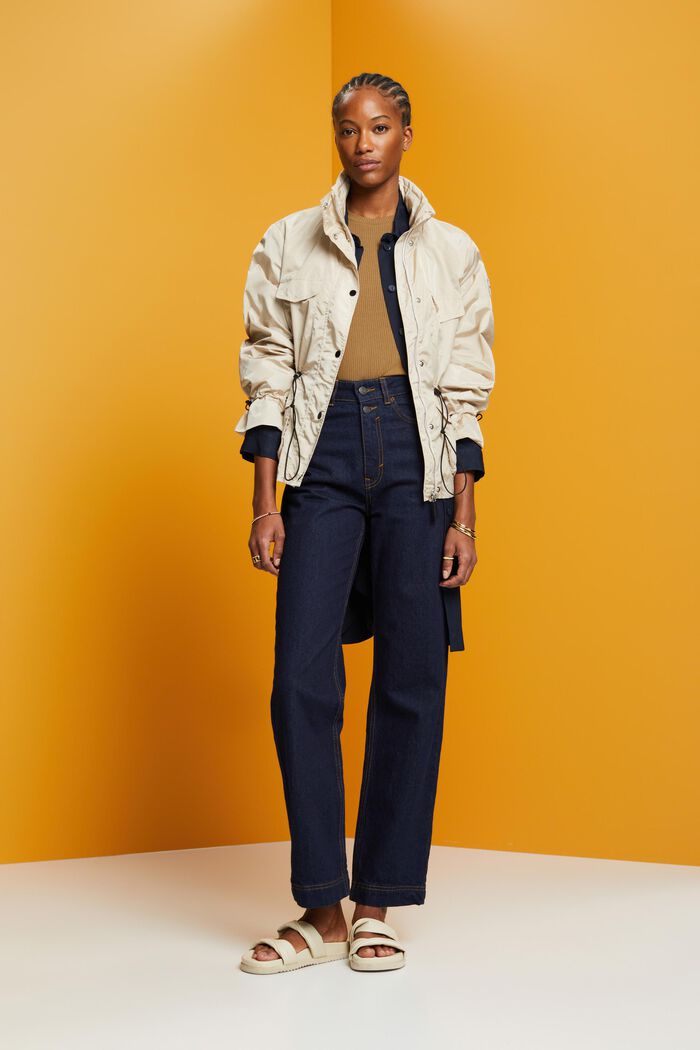 Recycelt: Regenjacke mit Kapuze