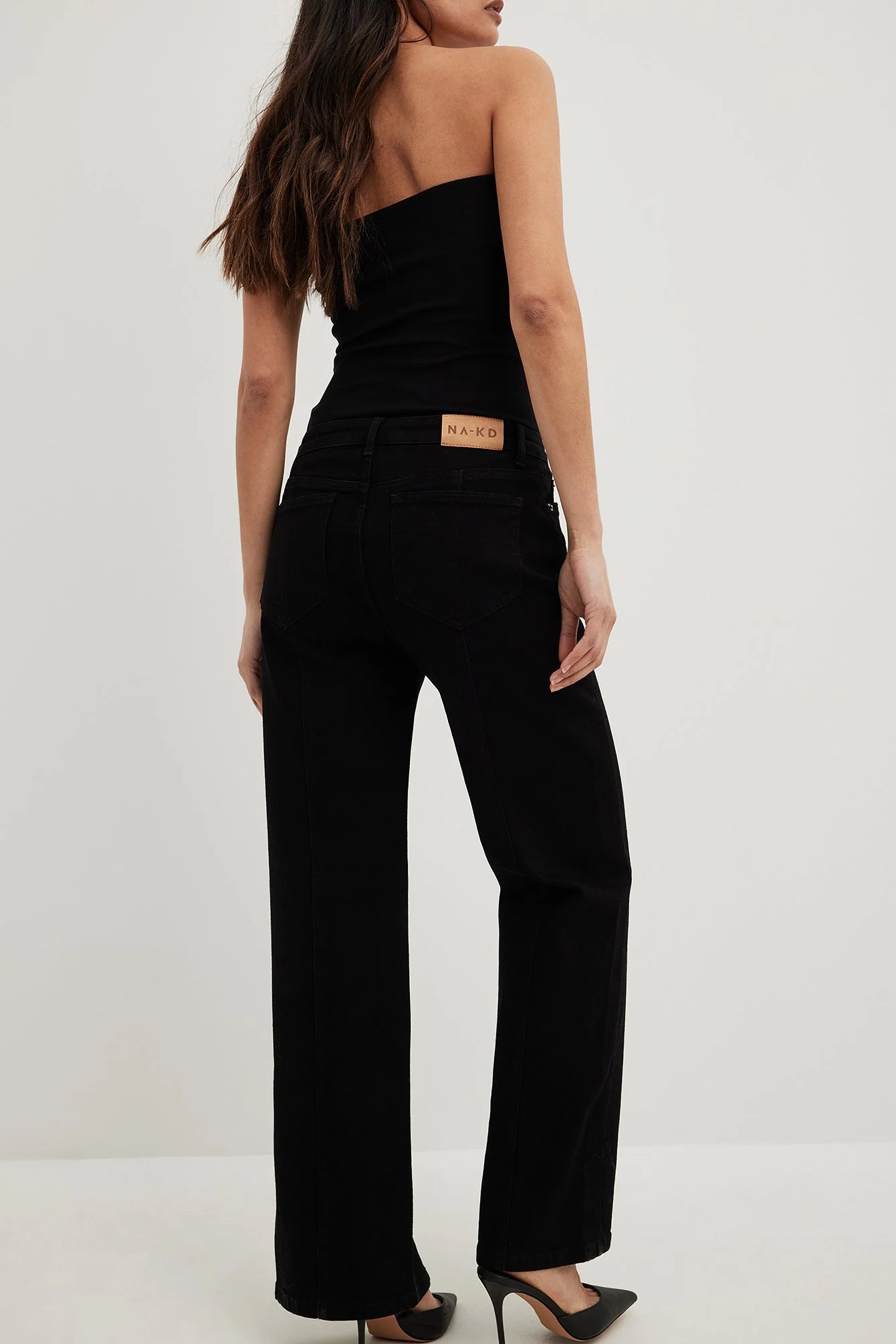 Jeans mit mittlerer Taille und Schlitzdetail