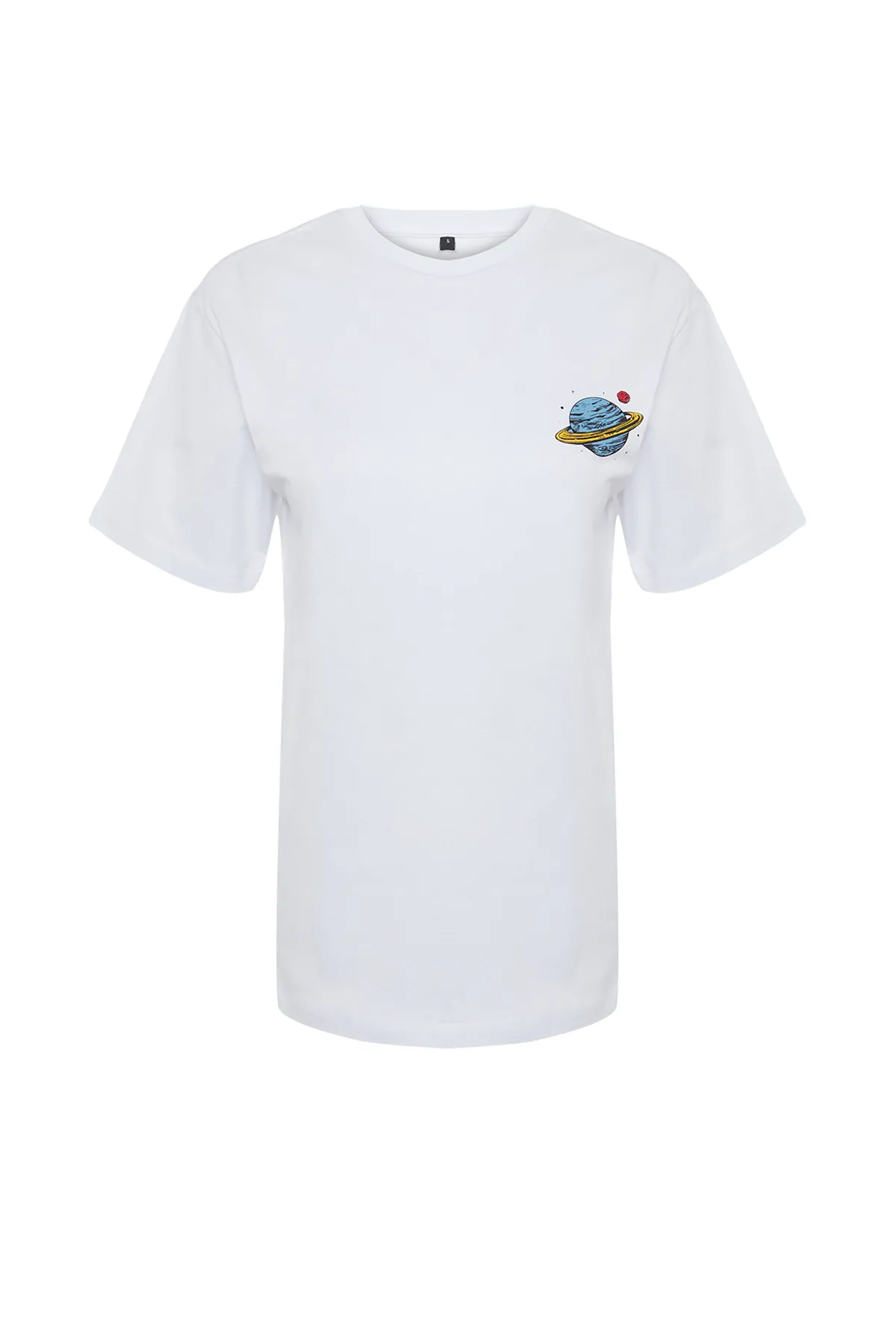 Trendyol Collection  Galaxi bedrucktes weißes T-Shirt im Boyfriend-Fit – 100 % Baumwolle, Rundhalsausschnitt – TWOSS23TS00257