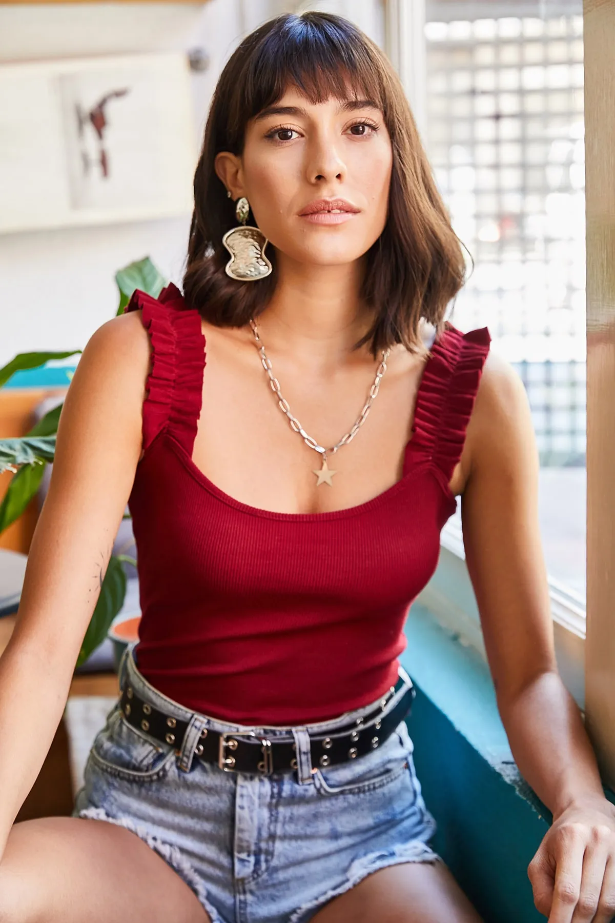 Olalook  Burgunderrote Lycra-Unterhemdbluse mit Trägern und Rüschen BLZ-19000920