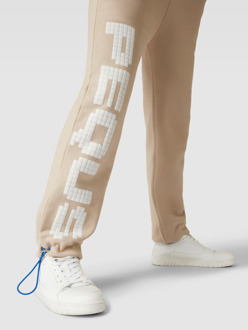 PEQUS X P&C - Sweatpants mit Label-Details in beige