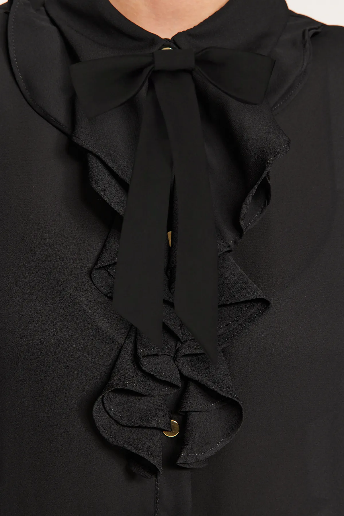Trendyol Collection  Schwarzes gewebtes Hemd – abnehmbare Schleife, Regular Fit TWOAW24GO00164