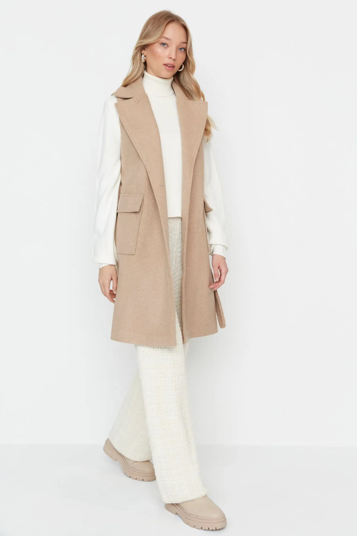Trendyol Modest  Kameljacke, Weste mit Kragen, Taille und Gürtel TCTAW23YE00006
