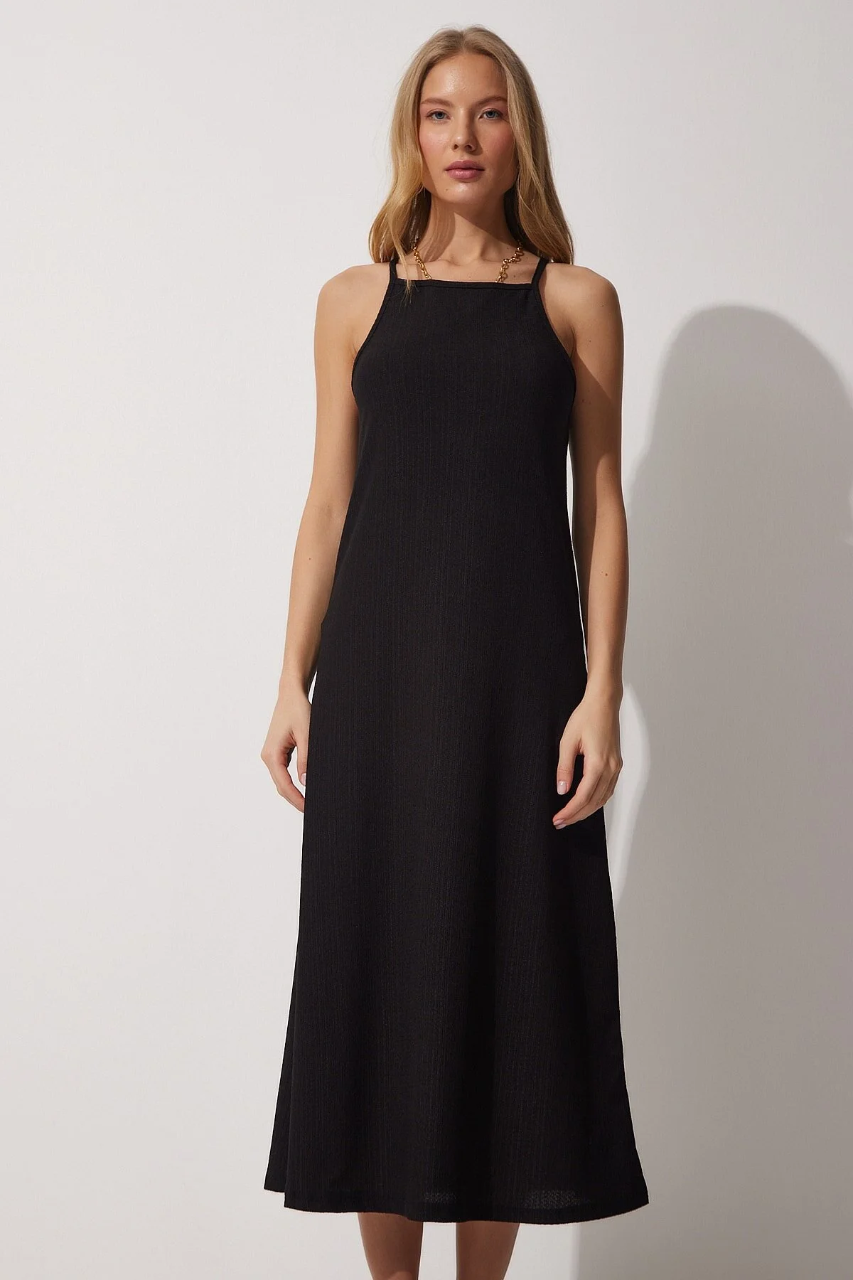 Happiness İstanbul  Schwarzes langes Sommerstrickkleid mit Trägern für Damen DZ00078