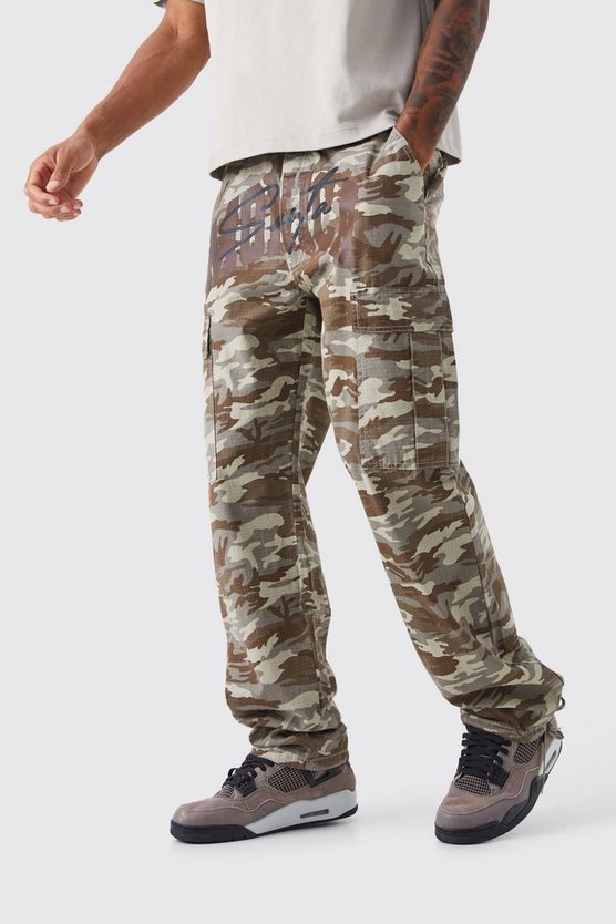Tall lockere Camouflage Cargo-Hose mit Slogan-Print